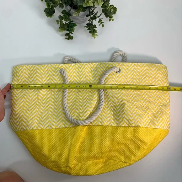 Beach Bag Tote Yellow Chevron Size 14” x 24” - Picture 9 of 11